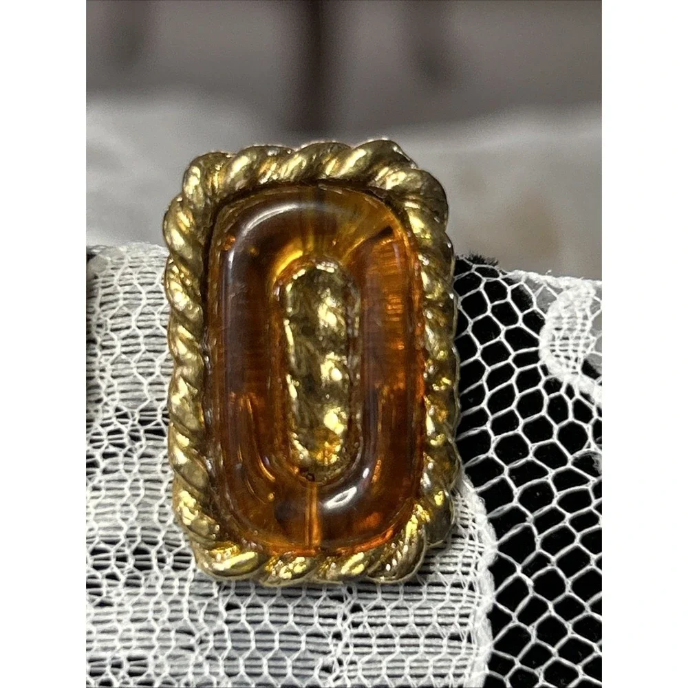Vtg Dauplaise Gold Tone Faux Amber Lucite Screw Back Earrings 1